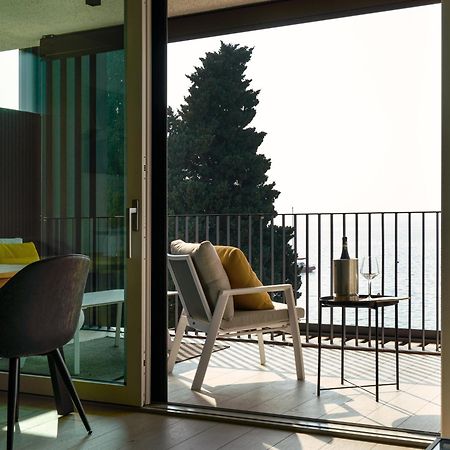 Salvatorehomes - Luxurious Dreamview Waterfront Apartment In Torri Del Benaco With Pool - Casa Azura - A 5 Star Luxury Collection At Lake Garda Εξωτερικό φωτογραφία