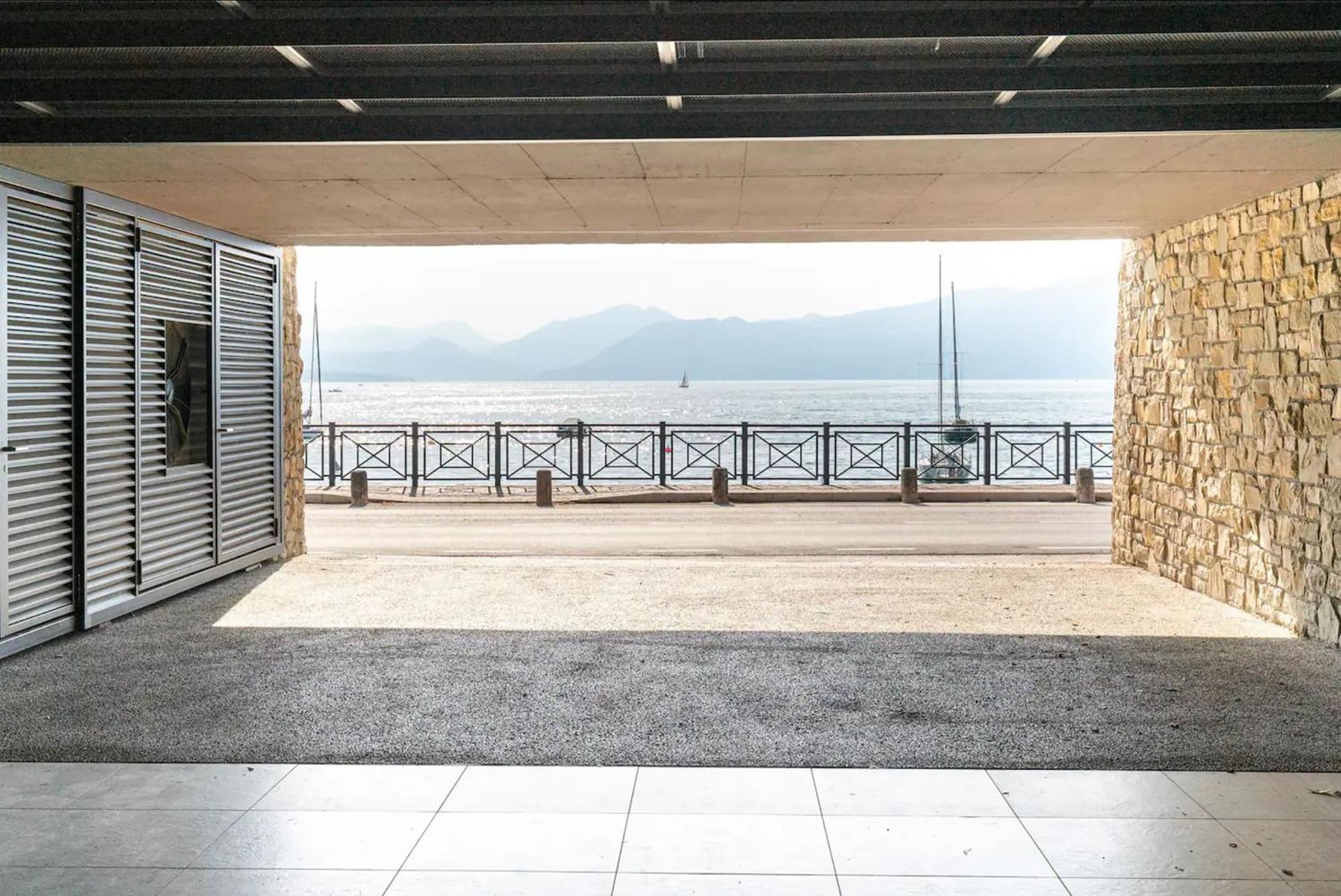 Salvatorehomes - Luxurious Dreamview Waterfront Apartment In Torri Del Benaco With Pool - Casa Azura - A 5 Star Luxury Collection At Lake Garda Εξωτερικό φωτογραφία