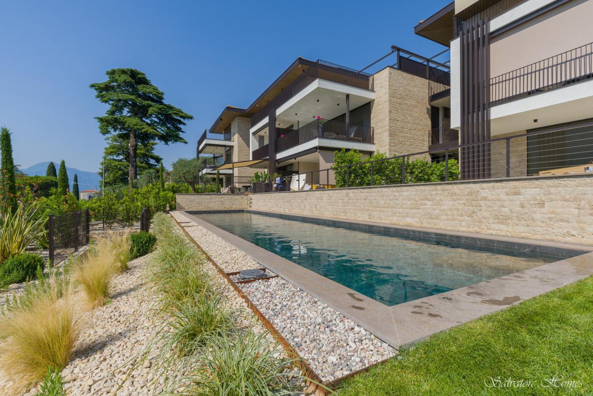 Salvatorehomes - Luxurious Dreamview Waterfront Apartment In Torri Del Benaco With Pool - Casa Azura - A 5 Star Luxury Collection At Lake Garda Εξωτερικό φωτογραφία