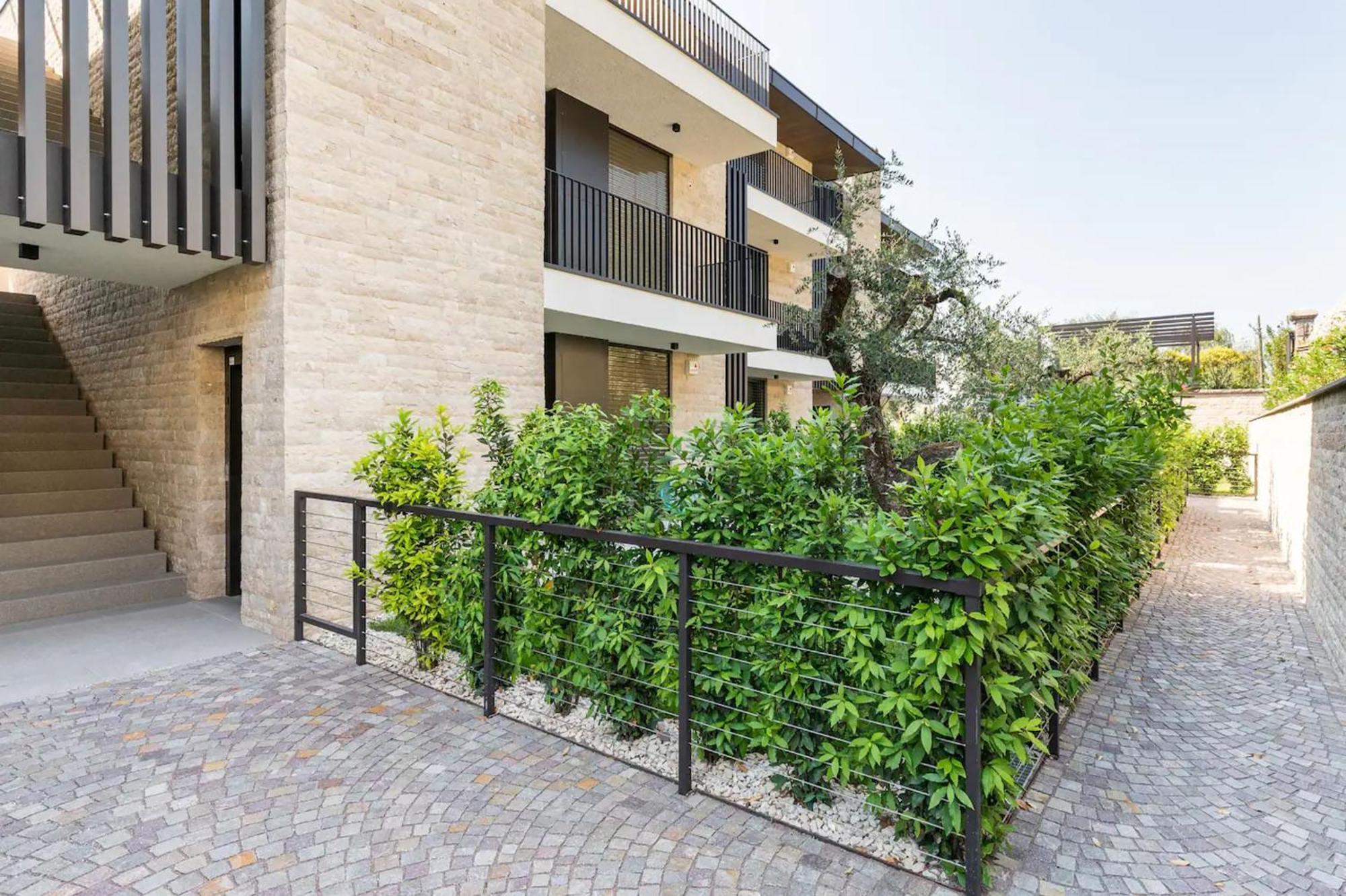 Salvatorehomes - Luxurious Dreamview Waterfront Apartment In Torri Del Benaco With Pool - Casa Azura - A 5 Star Luxury Collection At Lake Garda Εξωτερικό φωτογραφία