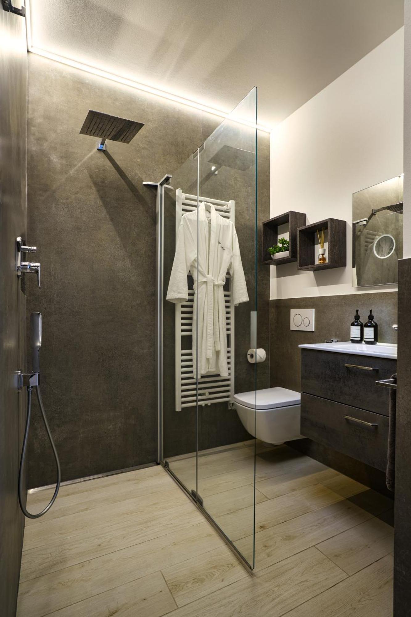 Salvatorehomes - Luxurious Dreamview Waterfront Apartment In Torri Del Benaco With Pool - Casa Azura - A 5 Star Luxury Collection At Lake Garda Εξωτερικό φωτογραφία