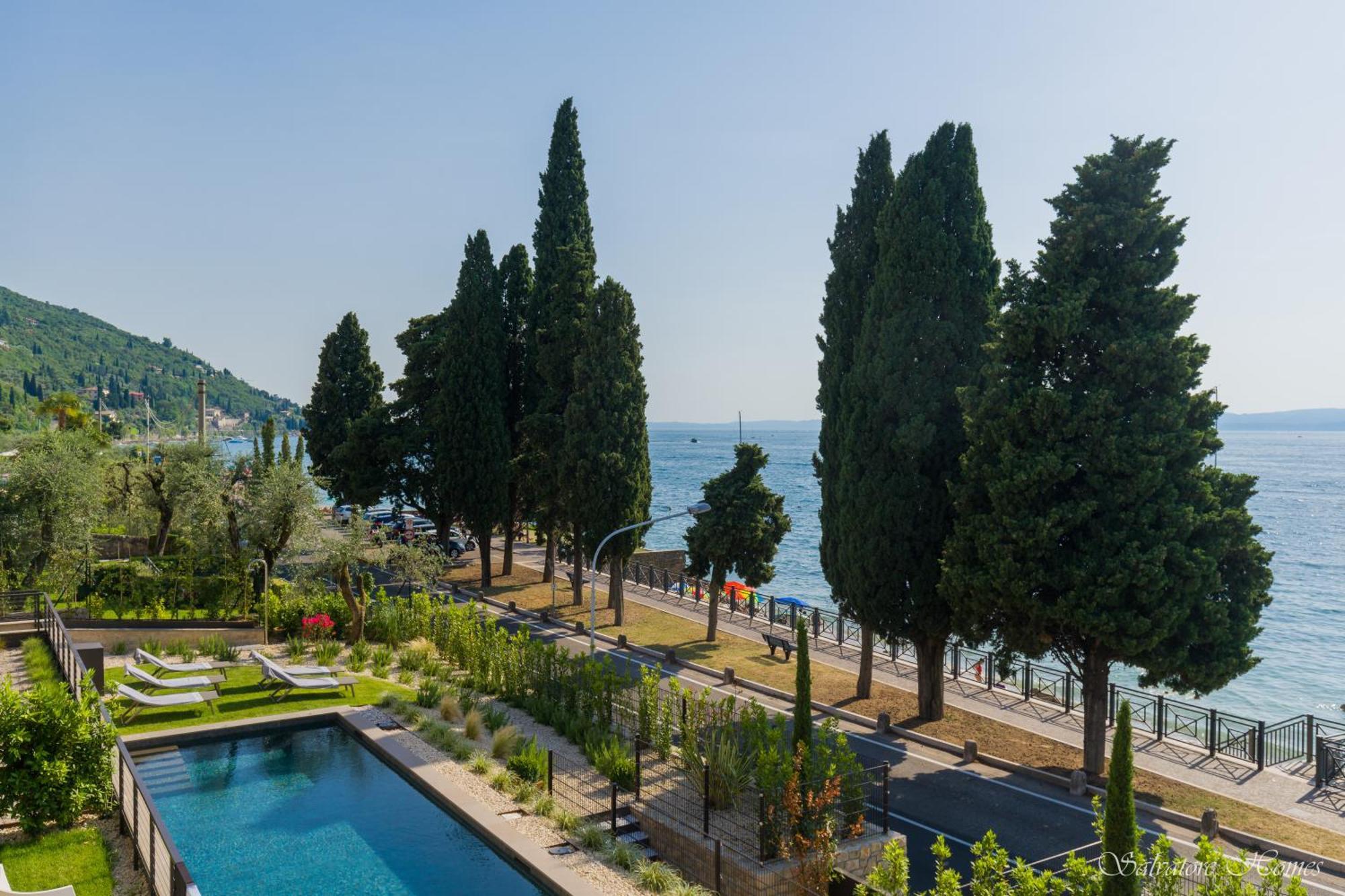 Salvatorehomes - Luxurious Dreamview Waterfront Apartment In Torri Del Benaco With Pool - Casa Azura - A 5 Star Luxury Collection At Lake Garda Εξωτερικό φωτογραφία