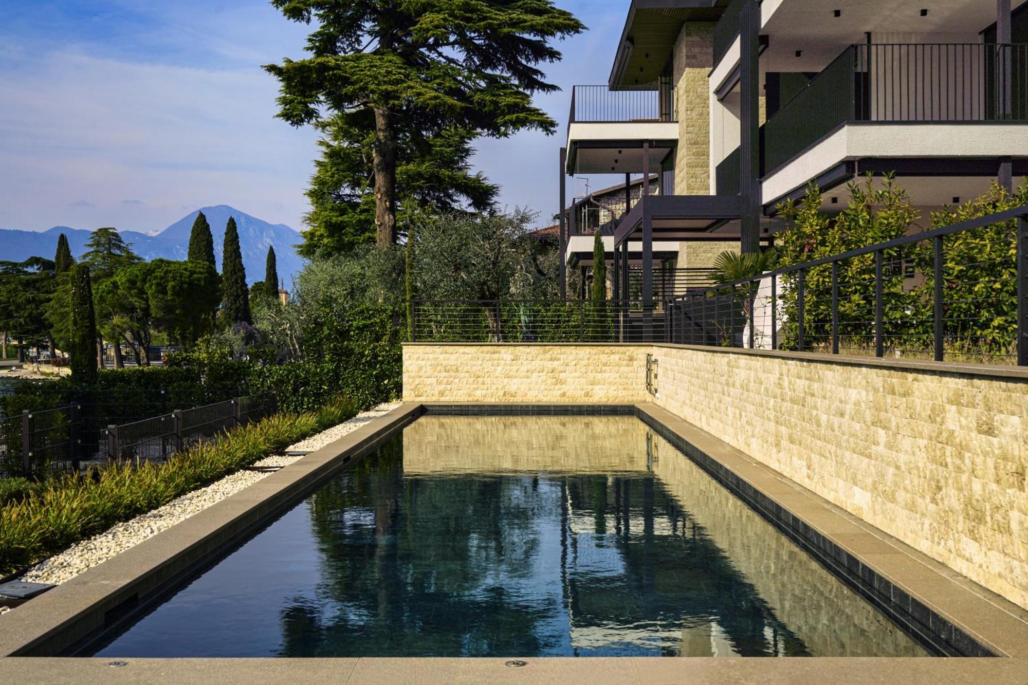 Salvatorehomes - Luxurious Dreamview Waterfront Apartment In Torri Del Benaco With Pool - Casa Azura - A 5 Star Luxury Collection At Lake Garda Εξωτερικό φωτογραφία