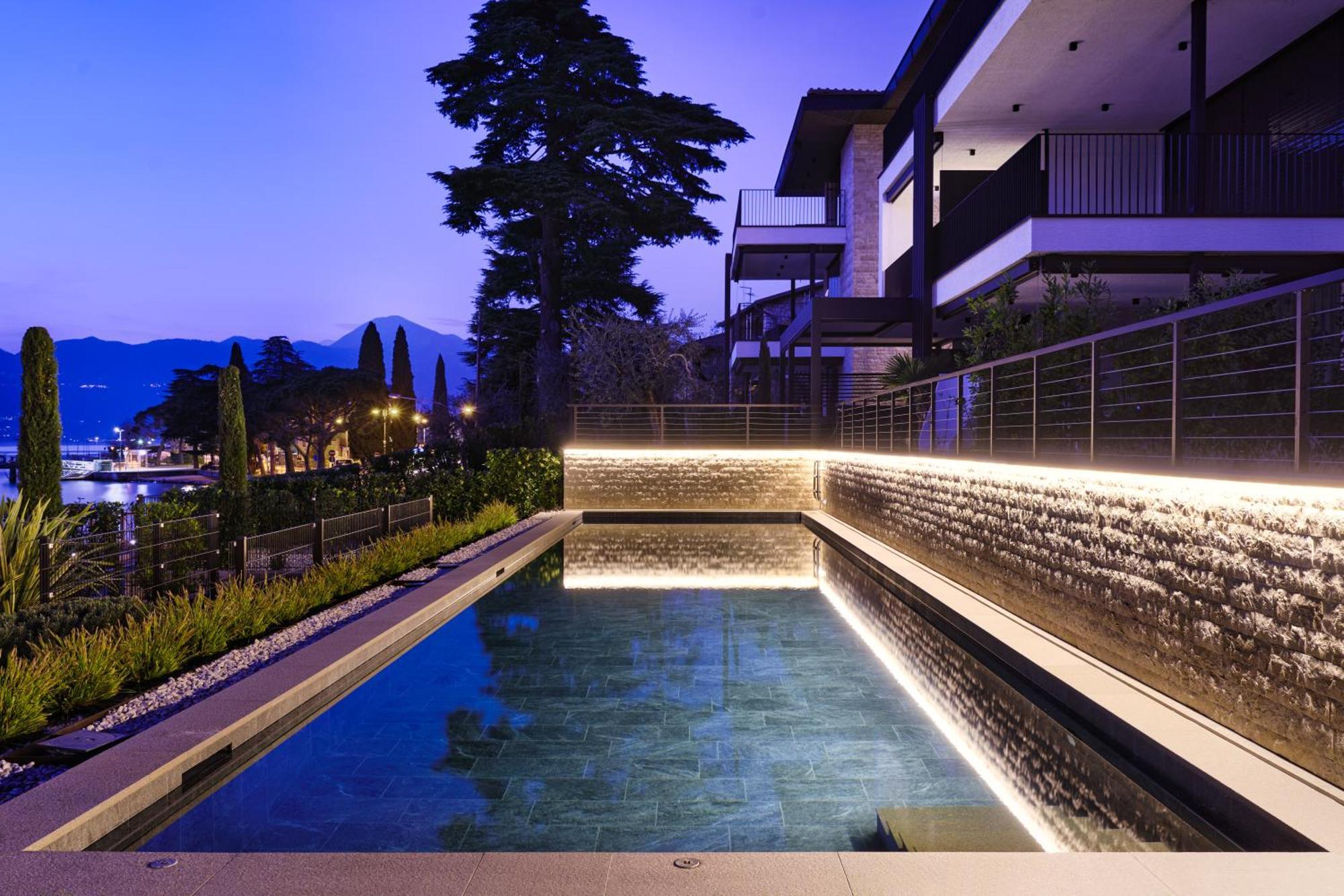 Salvatorehomes - Luxurious Dreamview Waterfront Apartment In Torri Del Benaco With Pool - Casa Azura - A 5 Star Luxury Collection At Lake Garda Εξωτερικό φωτογραφία