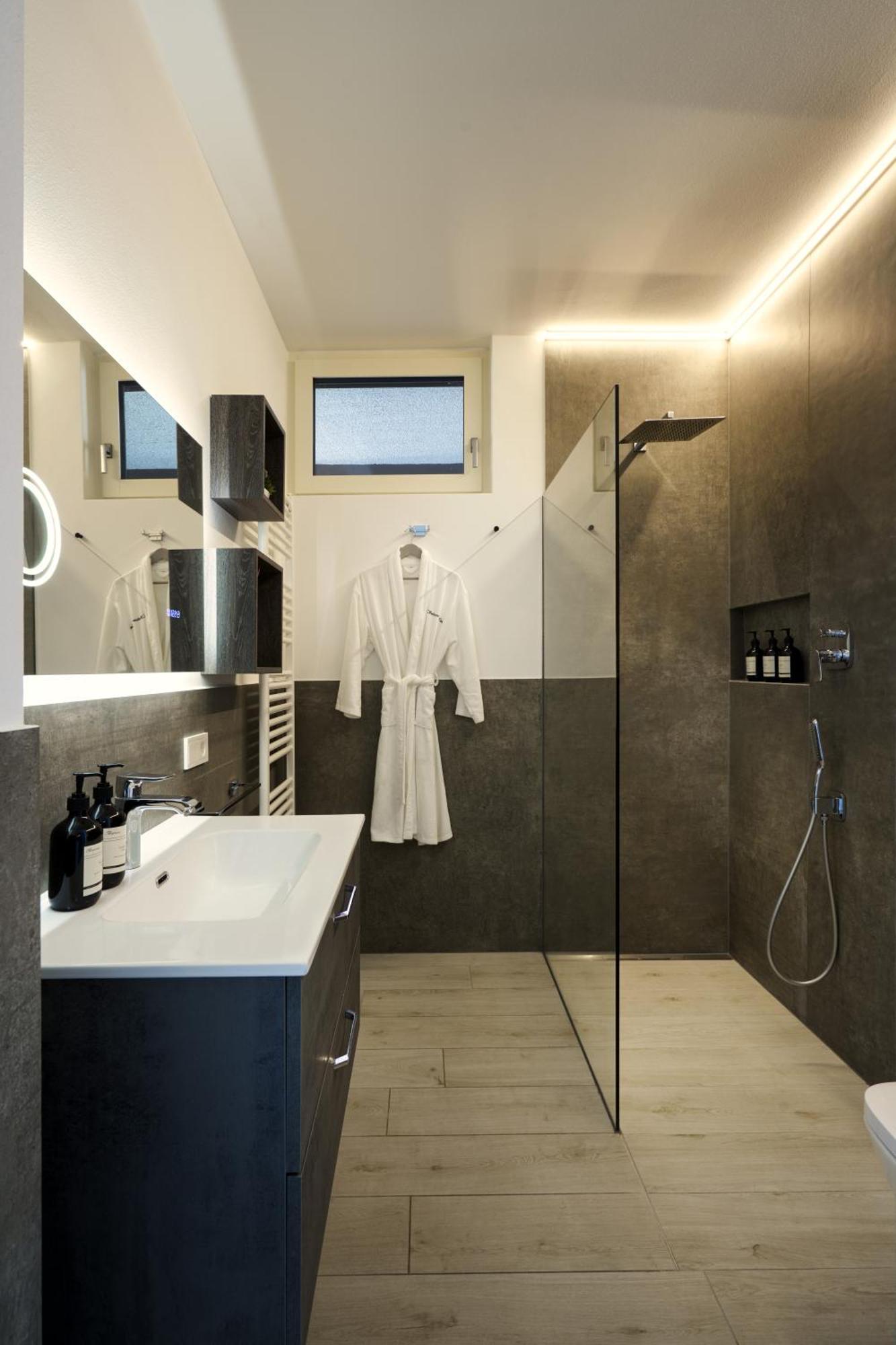 Salvatorehomes - Luxurious Dreamview Waterfront Apartment In Torri Del Benaco With Pool - Casa Azura - A 5 Star Luxury Collection At Lake Garda Εξωτερικό φωτογραφία