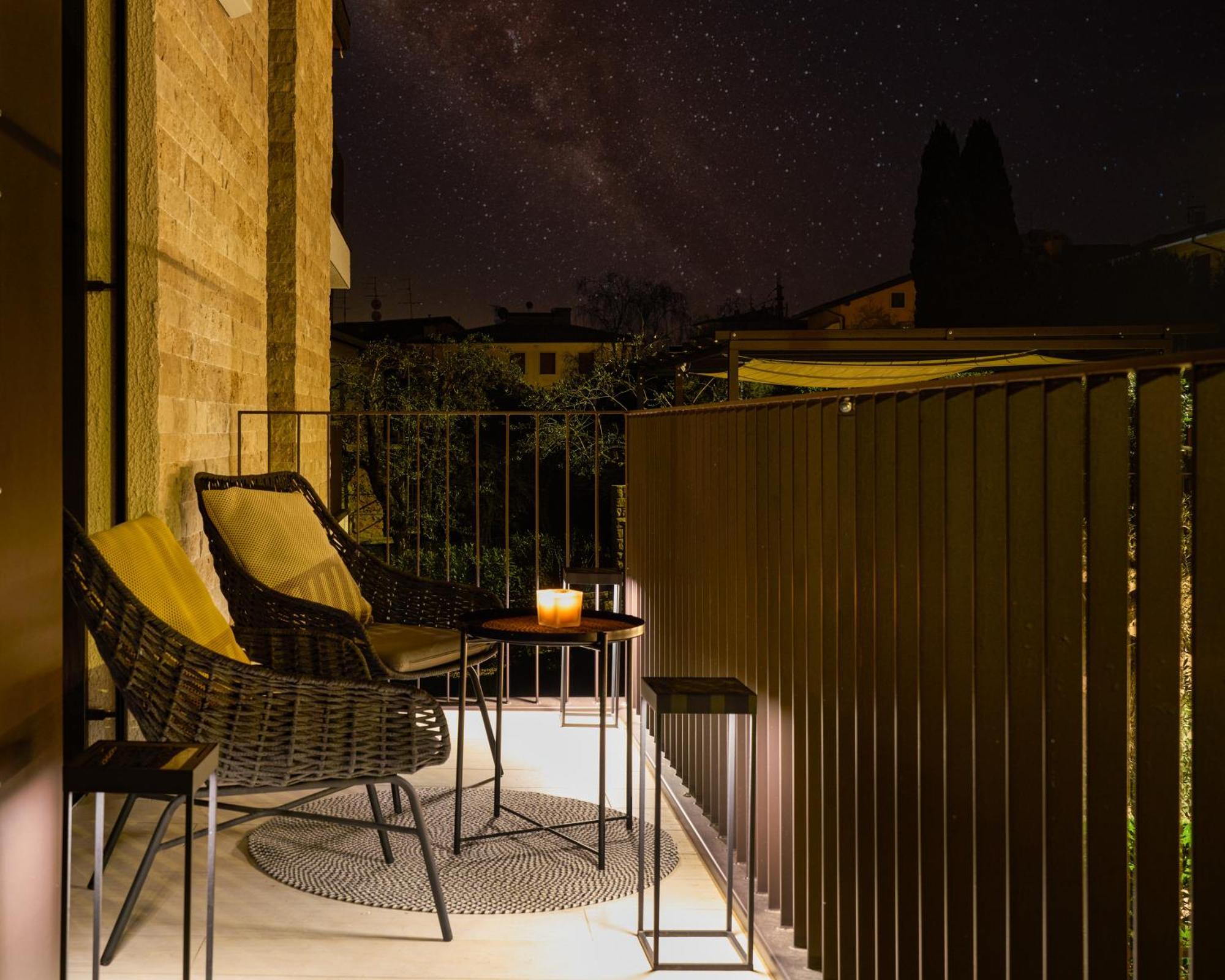 Salvatorehomes - Luxurious Dreamview Waterfront Apartment In Torri Del Benaco With Pool - Casa Azura - A 5 Star Luxury Collection At Lake Garda Εξωτερικό φωτογραφία