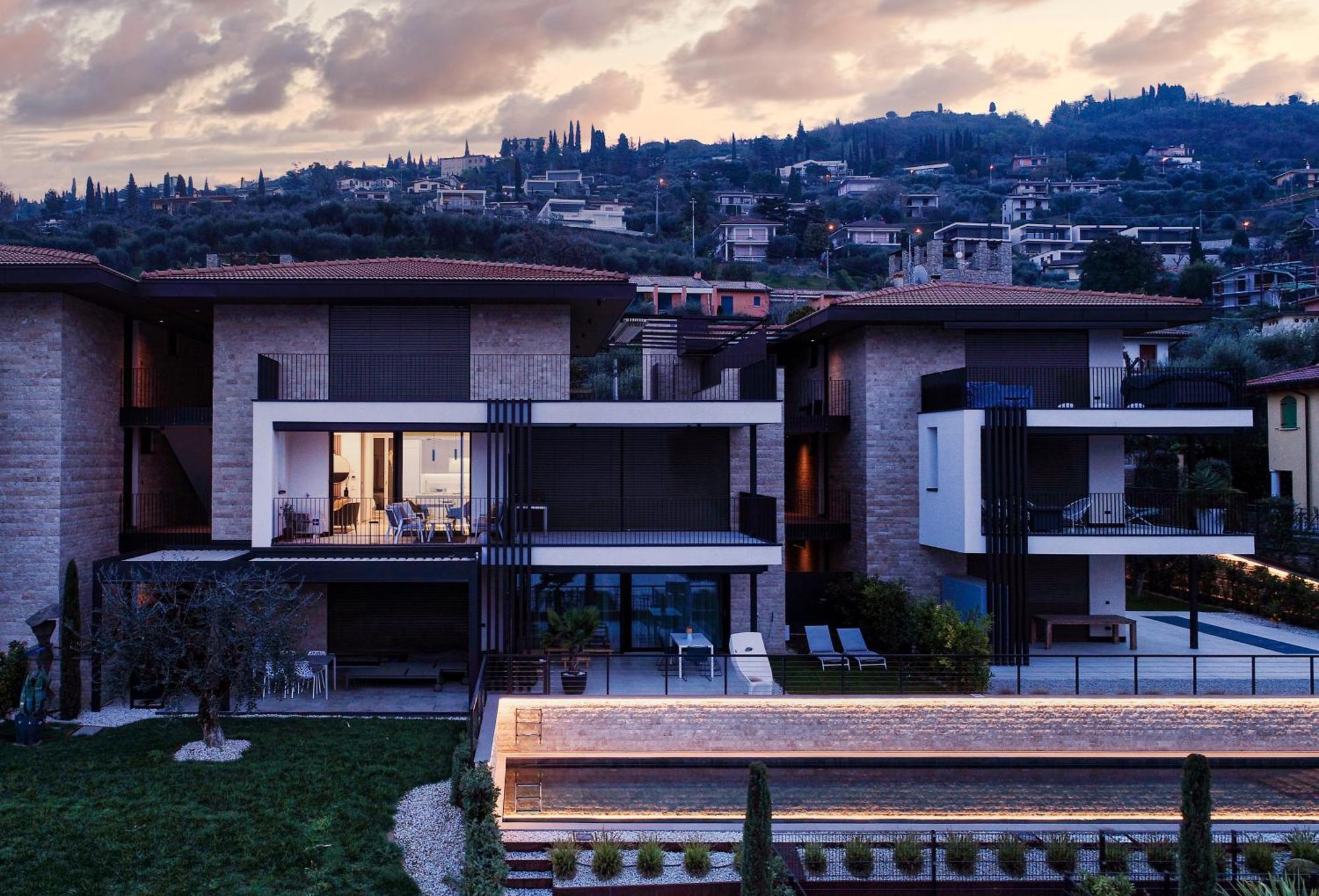 Salvatorehomes - Luxurious Dreamview Waterfront Apartment In Torri Del Benaco With Pool - Casa Azura - A 5 Star Luxury Collection At Lake Garda Εξωτερικό φωτογραφία